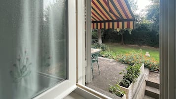 Standard Double Room, Garden View | Bathroom