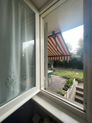 Doppia Standard, vista giardino | Bagno