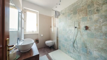 Chambre Triple Confort, vue jardin | Salle de bain