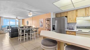 Condo, 1 cama King size (Oceania Plaza 808) | Interior