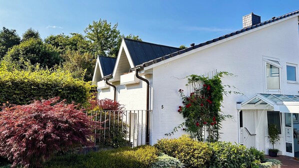 Exterior - Villa Bullerbach / Holiday apartment with garden by the forest (Deister) (Barsinghausen)