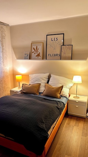 Iron/ironing board, WiFi, bed sheets