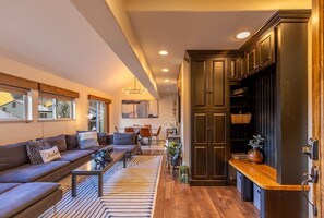 Televisio, takka, kirjoja