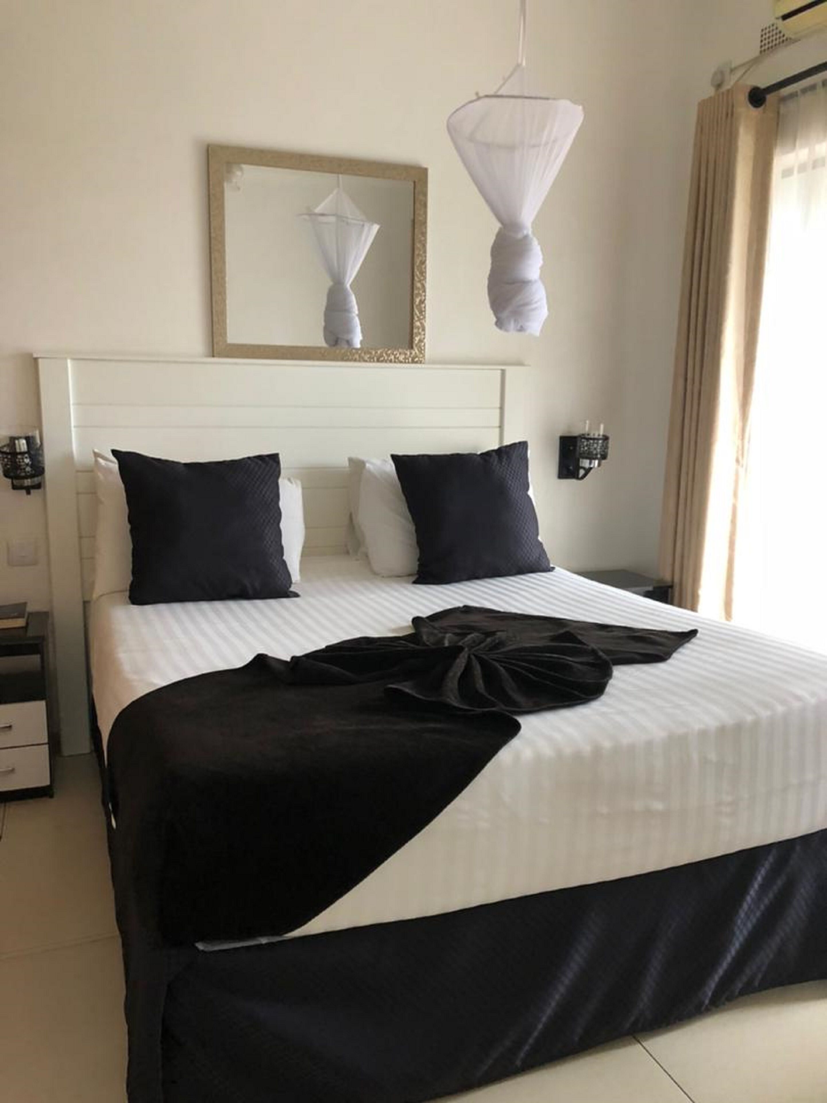 Apartemen Standar, 2 kamar tidur, balkon, pemandangan halaman | Seprai premium, selimut bulu angsa, minibar, dan brankas