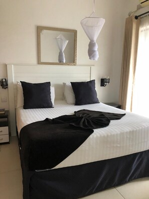 Standard-Apartment, 2 Schlafzimmer, Balkon, Blick auf den Innenhof | Hochwertige Bettwaren, Daunenbettdecken, Minibar, Zimmersafe