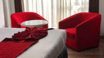 Caja de seguridad en la habitación y escritorio