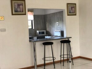 Smart TV 36 polegadas com canais a cabo, Netflix, serviços de streaming