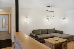 Interior - Apartment 'Marlies' with Mountain View, Private Terrace and Wi-Fi (Garmisch-Partenkirchen)