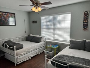 Iron/ironing board, WiFi, bed sheets