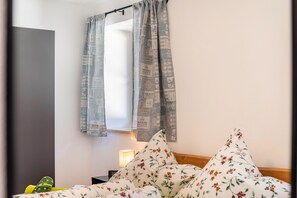 1 bedroom, WiFi, bed sheets