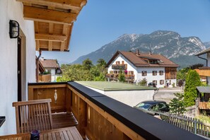 Property grounds - Apartment 'Josef' with Mountain View, Shared Garden and Wi-Fi (Garmisch-Partenkirchen)