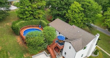 Private Pool-5miles to Carowinds-Newly Renovated-Quiet Neighborhood-Huge Deck