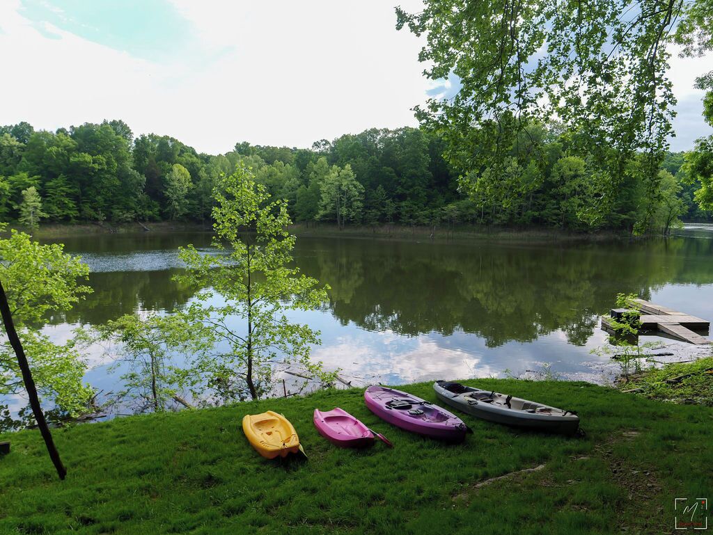 There are kayaks on the property that guest may use at their leisure.