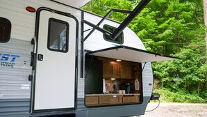 Exterior - Waterfront, cozy 2-bedroom camper on Rough River Lake (Westview)