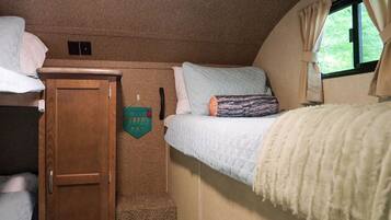 2 bedrooms, bed sheets