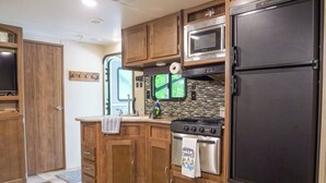 Private kitchen - Waterfront, cozy 2-bedroom camper on Rough River Lake (Westview)