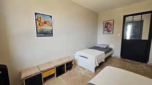 4 bedrooms, travel cot, free WiFi, bed sheets