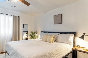 3 habitaciones, tabla de planchar con plancha, wifi y ropa de cama 
