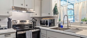 Northwood Estate, 15min from UF, sleeps 9, recently renovated!