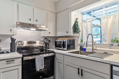 Northwood Estate, 15min from UF, sleeps 9, recently renovated!