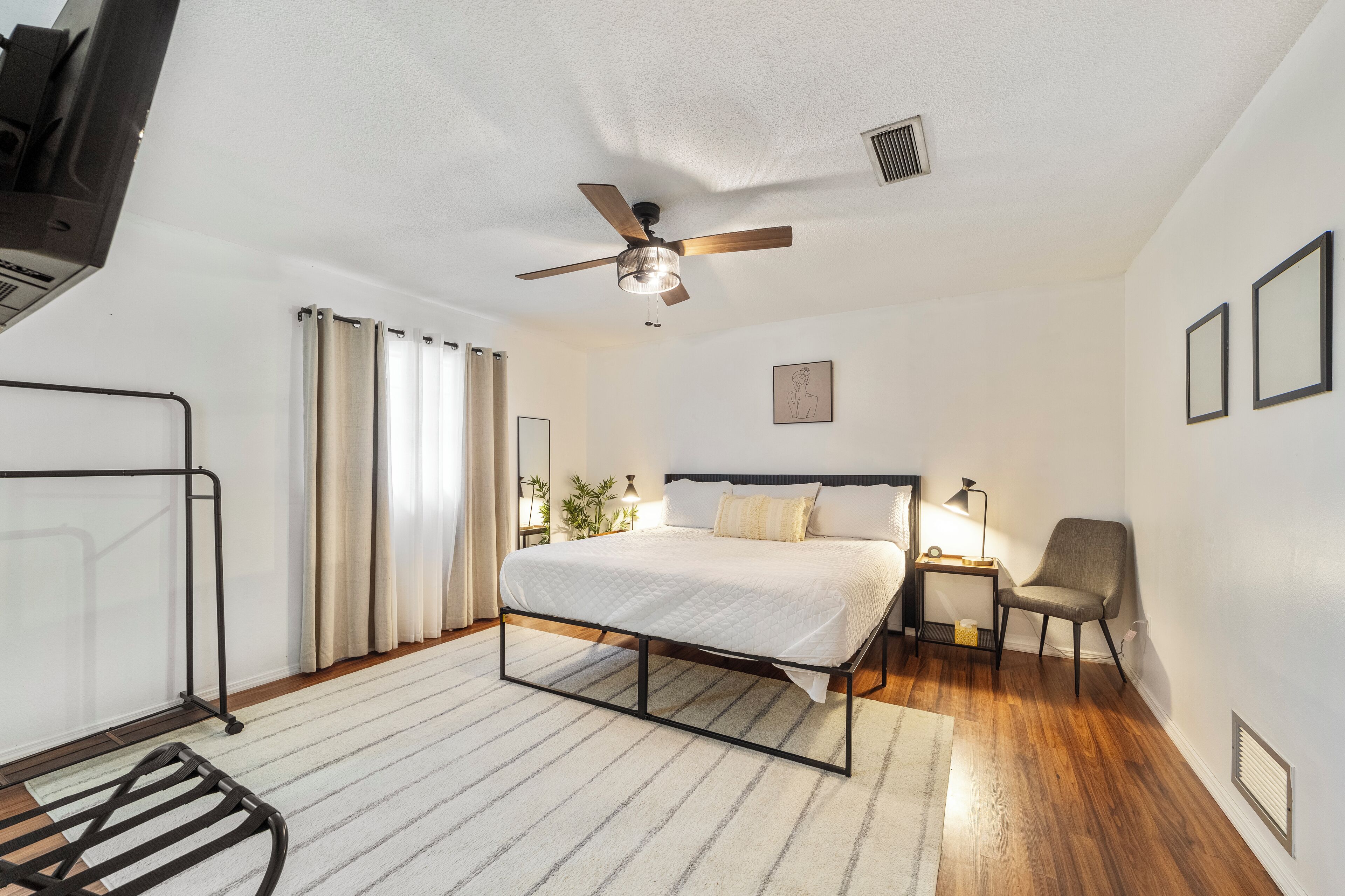 3 室のベッドルーム、アイロン / アイロン台、WiFi、ベッドシーツ