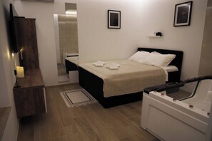 1 habitación, tabla de planchar con plancha, wifi y ropa de cama