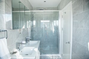 淋浴設備、提供毛巾、番梘、廁紙