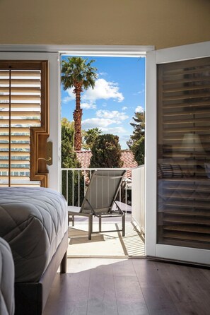 5 bedrooms, iron/ironing board, WiFi, bed sheets