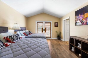 5 bedrooms, iron/ironing board, WiFi, bed sheets
