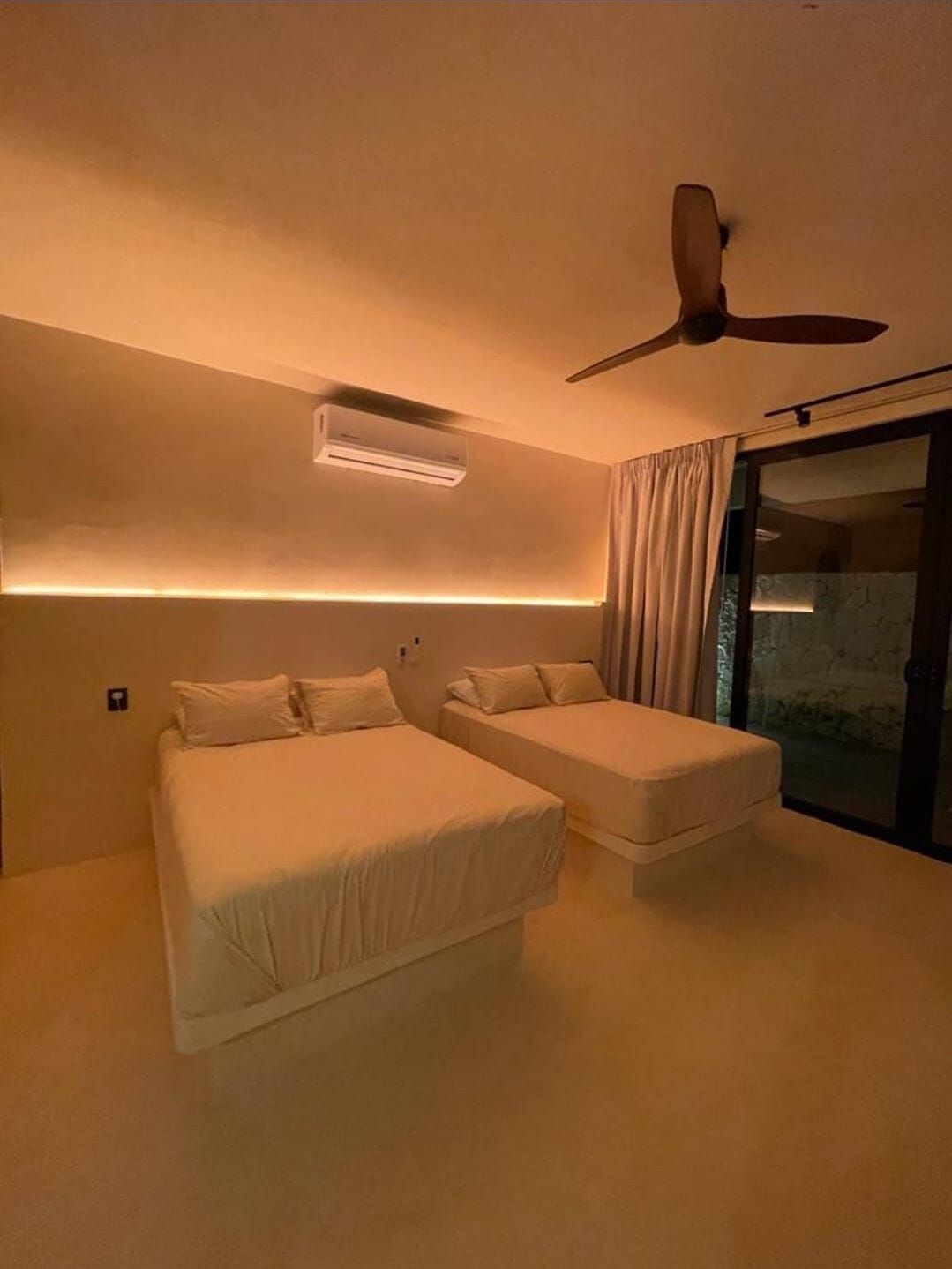 Caja de seguridad en la habitación y cortinas blackout 