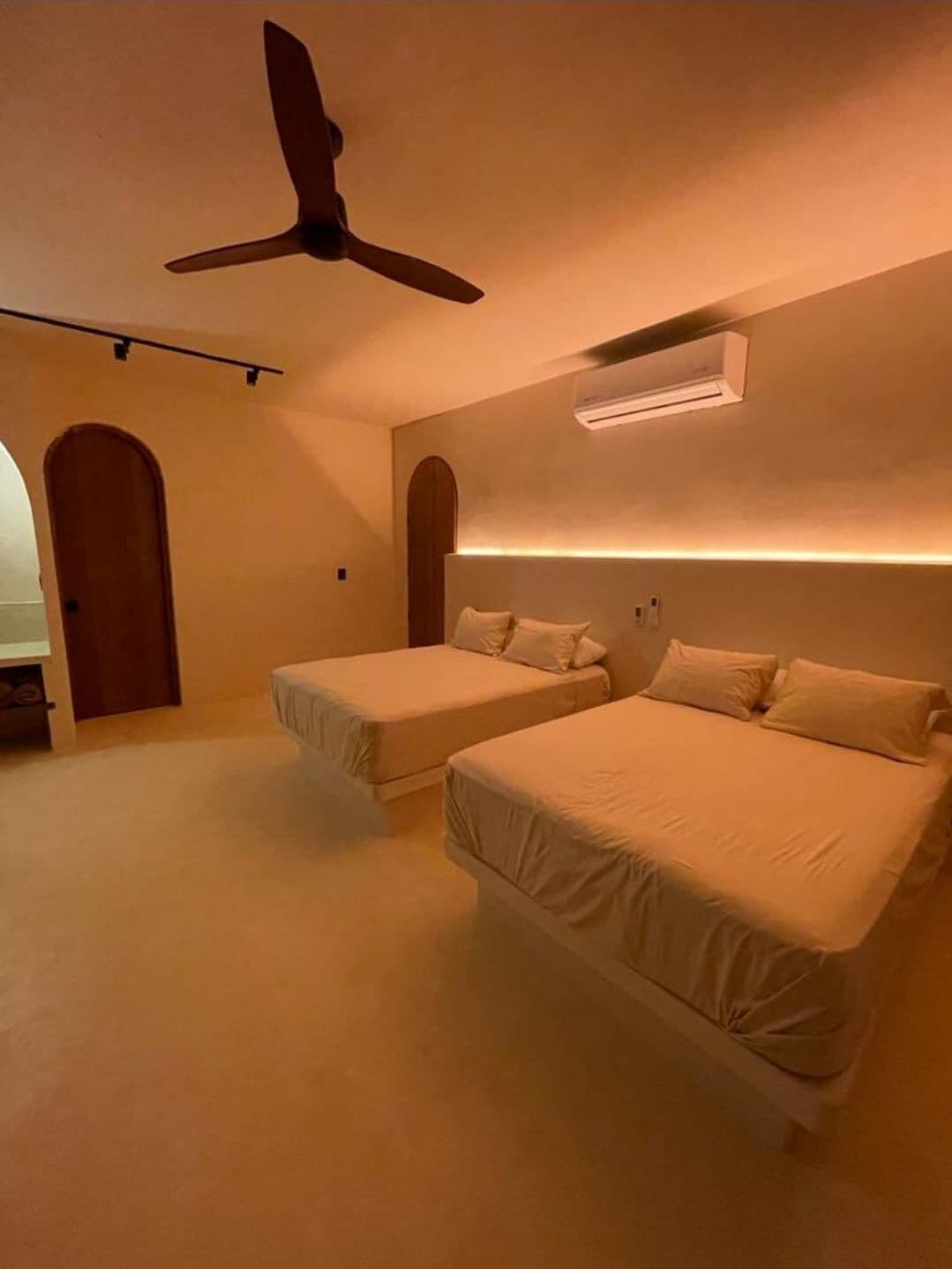 Caja de seguridad en la habitación y cortinas blackout 