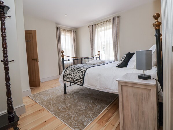 5 室のベッドルーム、客室ごとに異なる装飾、客室ごとに異なるインテリア、WiFi (無料)