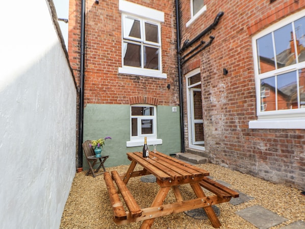 Outdoor dining - 33 Lorne Street (Chester)