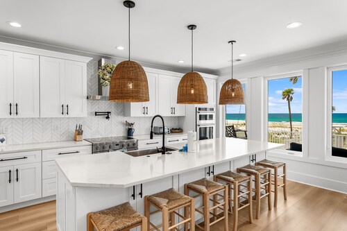 Luxury Gulf-front Retreat | Sleeps 24 | Private Pool