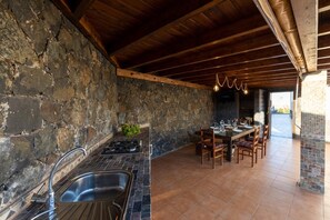 Dining - Private Paradise in Fuerteventura · Pool, Barbecue, and Dream Beaches (CN)