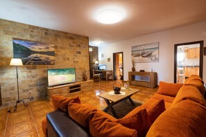 TV, computer monitors - Private Paradise in Fuerteventura · Pool, Barbecue, and Dream Beaches (CN)