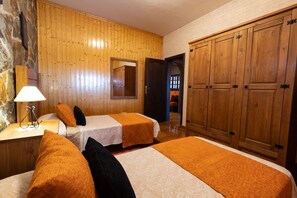 3 bedrooms, in-room safe, desk, iron/ironing board