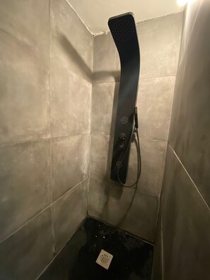 Shower, jetted tub, hair dryer, towels