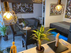 Dining - Beautiful studio near the Sagrada familia and the beach (Barcelona)