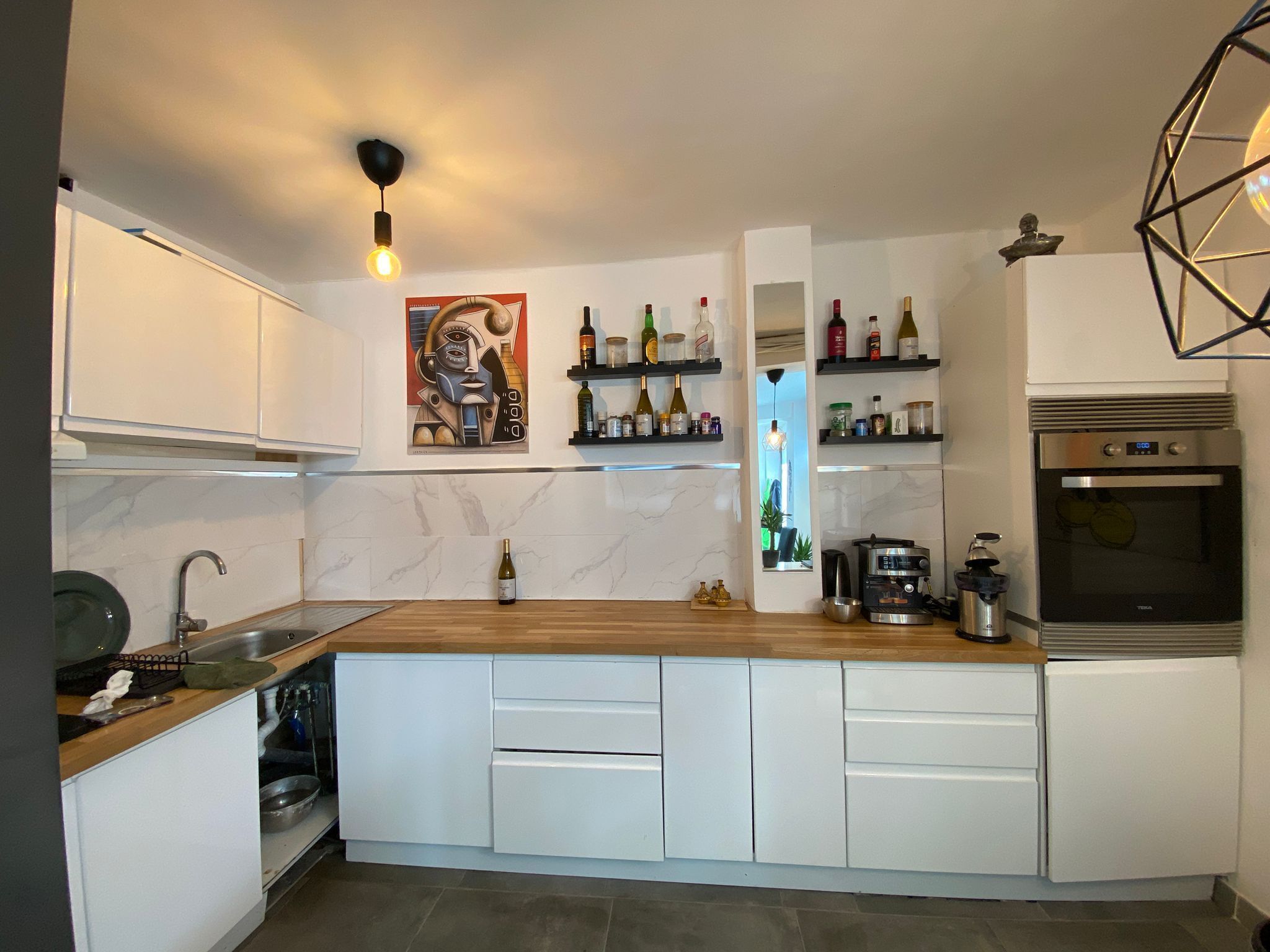 Microondas, horno, placa de cocina y lavavajillas