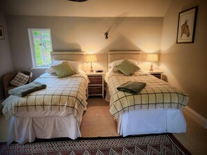5 bedrooms, WiFi, bed sheets