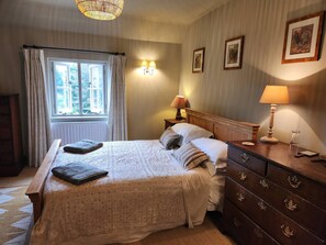 5 bedrooms, WiFi, bed sheets