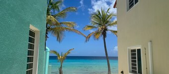 Cozy 2-bedroom condo with AC in Bonaire, shared pool, ocean access