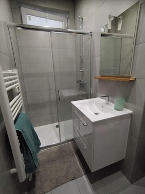 Hair dryer, towels