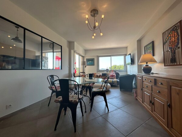 Dining - Apartment with view, quiet and comfort in Narbonne (Narbonne)