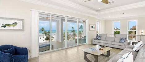 ハウス ベッド (複数台) (Anchors Down) | リビング エリア