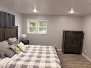 1 soverom, skrivebord, strykejern/-brett og wi-fi (inkludert)