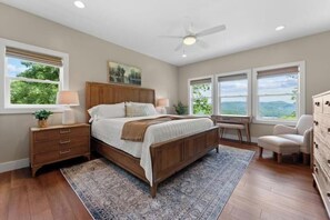 2 bedrooms, desk, free WiFi, bed sheets