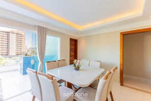Basic Apartment | Dining