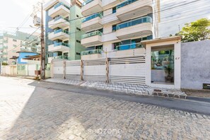 Basic Apartment | Exterior